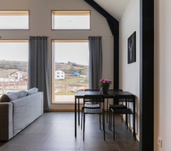 Двухместный коттедж двуспальная кровать в Family Barn Karvala