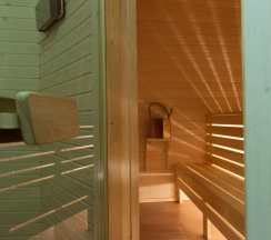 Шестиместный коттедж Premium with Fireplace and Sauna с 3 комнатами в Золотая долина