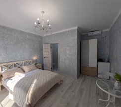 Трехместный Люкс на 3-м этаже с балконом и видом на море и горы в Агава