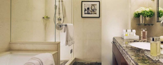 Двухместный номер Premier с балконом 2 отдельные кровати в Four Seasons Hotel London at Park Lane