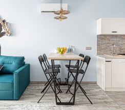 Апартаменты с балконом и с красивым видом из окна в Апартаменты 2-комнатные Music House