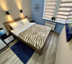 Номер люкс семейный с 1 односпальной и 1 двуспальной кроватью в Pallada