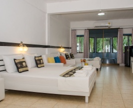 Двухместный номер Standard с видом на сад двуспальная кровать в Allstar Guesthouse