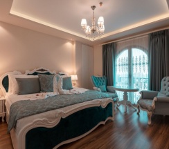 Двухместный номер Deluxe с видом на море двуспальная кровать в Отель Seven Hills Palace