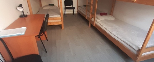 ШЕСТИМЕСТНЫЙ МУЖСКОЙ НОМЕР С 3 ДВУХЪЯРУСНЫМИ КРОВАТЯМИ в Радуга