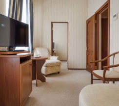 Двухместный полулюкс Grand с красивым видом из окна двуспальная кровать в Селигер Палас