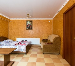 Номер люкс семейный с 1 двуспальной кроватью в Аленка