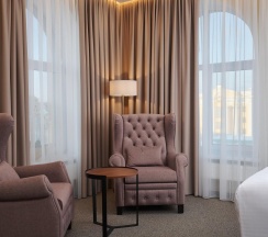 Номер люкс бизнес в AurA City Hotel