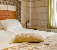 Двухместный номер Standard Rock двуспальная кровать в Ottoman Cave Suites