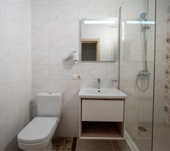 СТАНДАРТ (узкий) с 2-мя кроватями со ВСЕМИ удобствами. Новый номерной фонд в MaxxRoyal