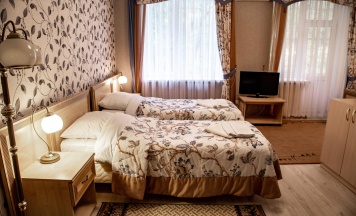 Номер полулюкс с 2 односпальными кроватями в Иволга