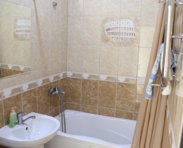 Улучшенный 4-х местный с балконом и видом на горы и бассейн в Аида