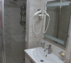 Полулюкс, двухкомнатный номер на втором этаже в Золотая рыбка