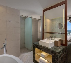 Люкс c 1 комнатой с видом на океан в Radisson Blu Resort Galle