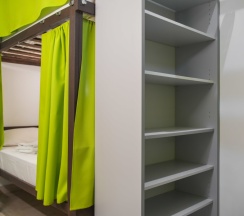Женский четырехместный номер (Нижнее) в Sunny Sochi Hostel