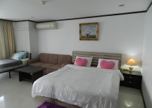 Студия Standard с балконом и с видом на море в Alex Group Jomtien Plaza Condotel