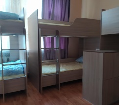 Кровать в 8-местном женском номере 25м2 (1) в Диско
