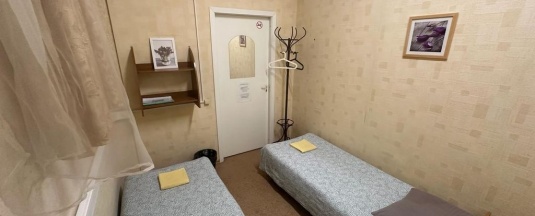 Двухместный эконом-класса с 2 отдельными кроватями с окном в коридор в Литвич