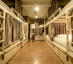 Кровать в общем номере в Bharani Hostel