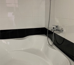 Люкс с двуспальной кроватью и большим диваном Г 4600 в Гранд