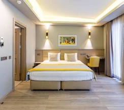 Трёхместный номер Superior в Seraglio Hotel & Suites