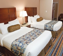 Четырёхместный люкс в Ramada Limited Vancouver Downtown