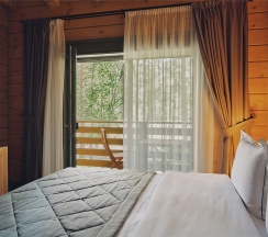 Номер Классик с двуспальной кроватью c видом на гору и балконом в Grand Chalet Altay