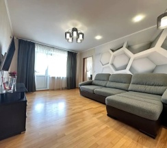 Двухместные апартаменты с 3 комнатами (двуспальная кровать) в Квартира Трехкомнатная Аэродромная 72а
