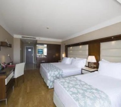 Номер Deluxe с частичным видом на море в Ramada Plaza by Wyndham Antalya
