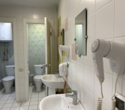 Эконом (ванная комната рядом с номером) в Riverside