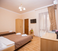 Стандарт 3-местный с двуспальной и односпальной кроватью и балконом в Джульетта