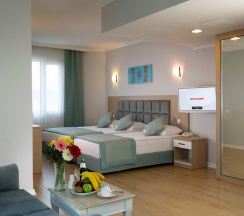 Трёхместная студия люкс с балконом в Antalya Adonis Hotel