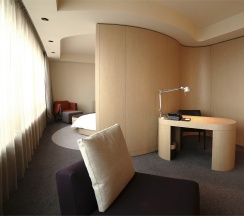 Номер полулюкс с 1 двуспальной кроватью в Hyatt Regency Ekaterinburg