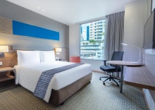 Двухместный номер Deluxe двуспальная кровать в Holiday Inn Express Bangkok Sathorn, an IHG Hotel