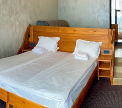 Большой семейный люкс с панорамным видом на Уральские горы в Business Residence