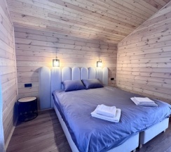 Лодж с двумя спальнями и террасой в Соты&Варенье