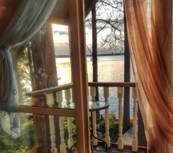 Дом у озера в Black fox