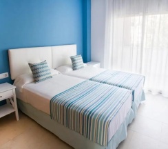Апартаменты с 3 комнатами с видом на бассейн в Ibersol Spa Aqquaria Suites