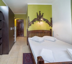 Двухместный номер Classic с видом на море и дендрарий двуспальная кровать в Delsochi