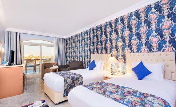 Двухместный номер Superior с видом на бассейн 2 отдельные кровати в Royal Lagoons Resort & Aqua Park Families and Couples ONLY