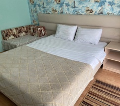 Двухместный номер Стандартный с дополнительной кроватью с балконом и с видом на горы двуспальная кровать в Лаванда