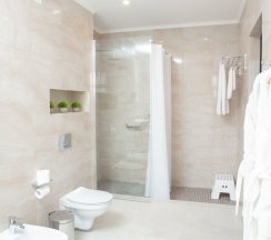 Двухместный Джуниор сюит Делюкс Премьер двуспальная кровать в Гранд-Отель Восток