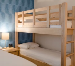 Четырёхместный номер корпус 2 Deluxe в Howard Johnson by Wyndham Anaheim Hotel and Water Playground