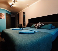 Улучшенный номер с двумя раздельными кроватями с окном (Отель Мёд) в Мёд & Маяк