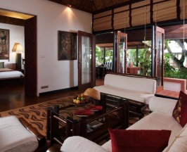 Двухместная Hong Sam двуспальная кровать в Mom Tri's Villa Royale