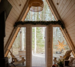 Коттедж Comfort с красивым видом из окна в Deep Lake House