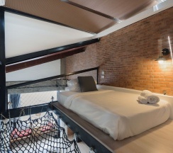 Одноместные апартаменты с 2 комнатами двуспальная кровать в YOLO Bangkok Boutique Hotel