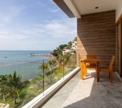 Люкс с видом на море в X-sea khanom Harbor Bay Resort