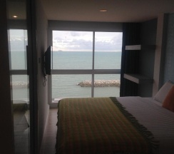 Двухместная студия с видом на океан двуспальная кровать в Nantra Pattaya Baan Ampoe Beach