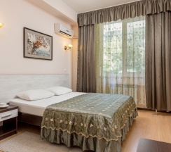 Номер улучшенный с 1 двуспальной кроватью (корпус В) в Русич